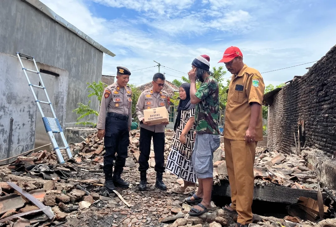 Polres Pasuruan Salurkan Bantuan untuk Korban Kebakaran di Rembang