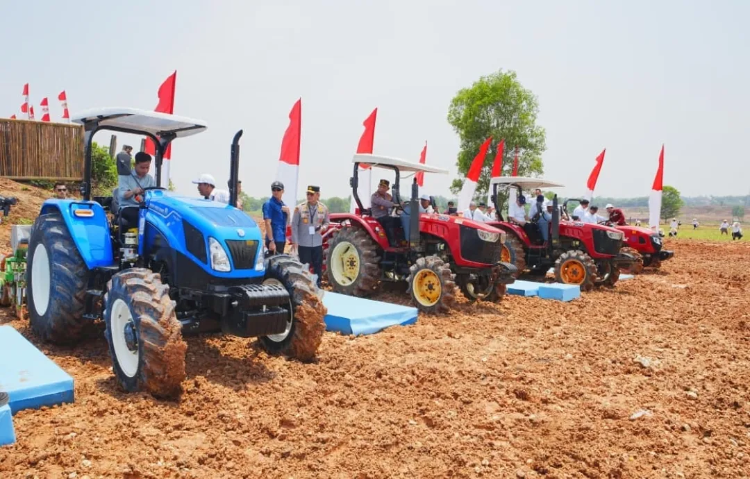 Wapres Pimpin Tanam Jagung Serentak Kuartal IV Polri, Komitmen Dukung Swasembada Pangan 1 Wapres Pimpin Tanam Jagung Serentak Kuartal IV Polri, Komitmen Dukung Swasembada Pangan