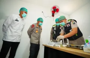 Kapolrestabes Surabaya Cek Kebersihan Dapur SPPG Pastikan MBG Higienis dan Aman