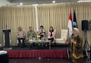 Polisi sebagai Guardian of Democracy: Komitmen STIK Lemdiklat Polri dalam Pendidikan HAM bagi Aparatur Negara 1 Polisi sebagai Guardian of Democracy: Komitmen STIK Lemdiklat Polri dalam Pendidikan HAM bagi Aparatur Negara