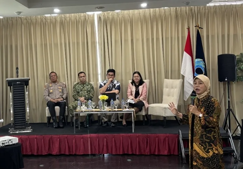 Polisi sebagai Guardian of Democracy: Komitmen STIK Lemdiklat Polri dalam Pendidikan HAM bagi Aparatur Negara 1 Polisi sebagai Guardian of Democracy: Komitmen STIK Lemdiklat Polri dalam Pendidikan HAM bagi Aparatur Negara