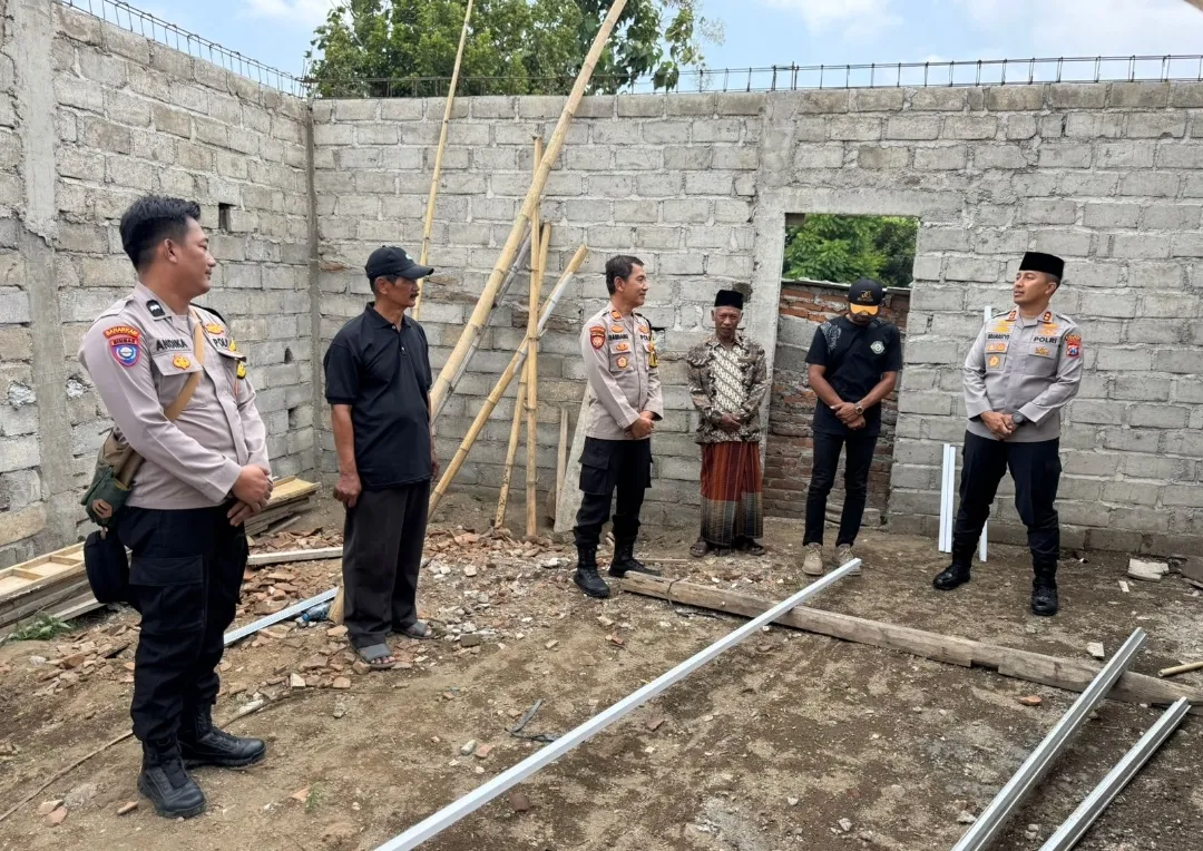 Polri Peduli : Polres Kediri Salurkan Bantuan untuk Pembangunan Masjid 1 Polri Peduli : Polres Kediri Salurkan Bantuan untuk Pembangunan Masjid