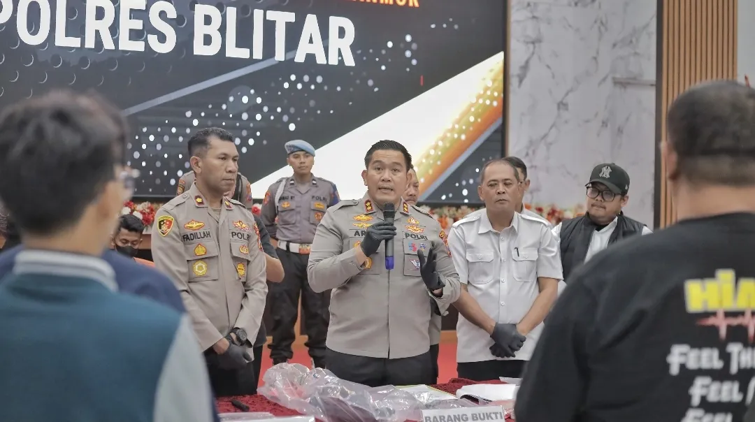 Polres Blitar Berhasil Amankan Tersangka Begal 2 Bulan Beraksi di 18 TKP 1 Polres Blitar Berhasil Amankan Tersangka Begal 2 Bulan Beraksi di 18 TKP