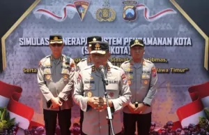 Kapolda Jatim Tegaskan Aktivitas Pendidikan Santri Harus Tetap Berlanjut 8 Kapolda Jatim Tegaskan Aktivitas Pendidikan Santri Harus Tetap Berlanjut