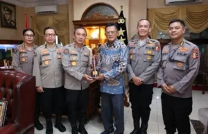 Jajaran Divhumas Polri Laksanakan Anjangsana ke Jend. Pol (Purn) Da'i Bachtiar 1 Jajaran Divhumas Polri Laksanakan Anjangsana ke Jend. Pol (Purn) Da’i Bachtiar