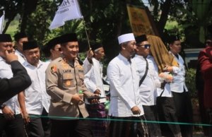 Kapolres Probolinggo Sampaikan Terima Kasih, Aksi Damai Ribuan Santri di Kantor DPRD Berlangsung Tertib 8 Kapolres Probolinggo Sampaikan Terima Kasih, Aksi Damai Ribuan Santri di Kantor DPRD Berlangsung Tertib