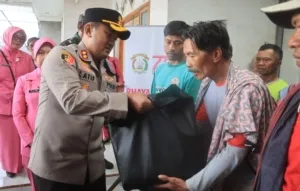 Polres Probolinggo Bantu Warga Terdampak Angin Puting Beliung