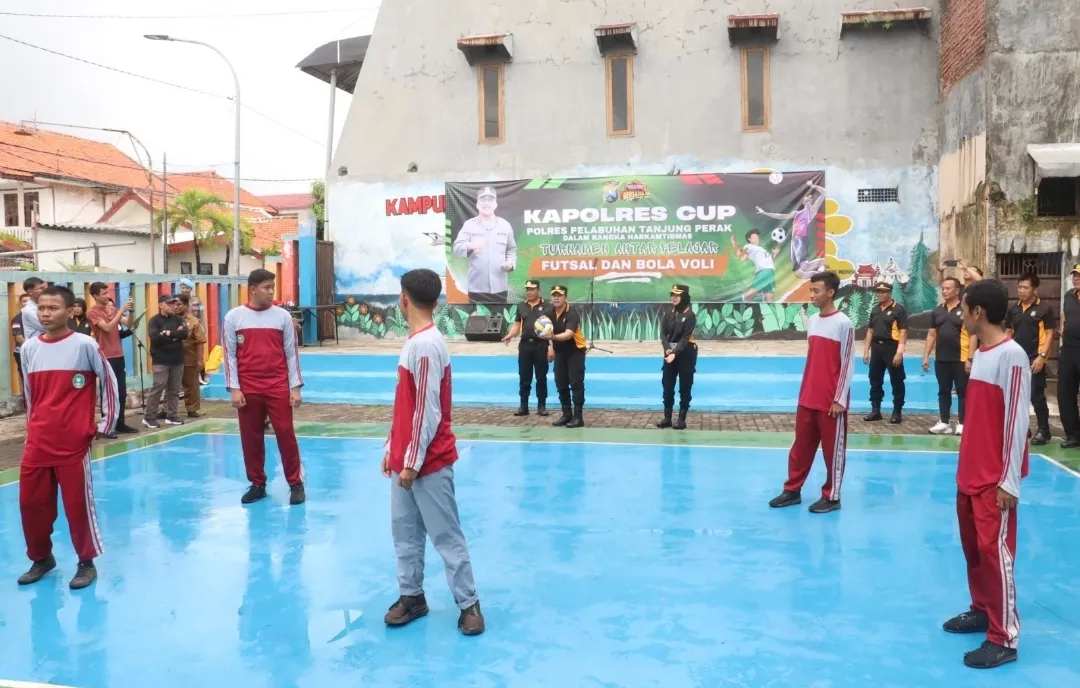 Kapolres Tanjung Perak Buka Turnamen Antar Pelajar "Kapolres Cup 2025", Ajak Pelajar Jaga Kamtibmas 1 Kapolres Tanjung Perak Buka Turnamen Antar Pelajar “Kapolres Cup 2025”, Ajak Pelajar Jaga Kamtibmas