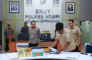 Wakapolda Jatim Kunjungi Polres Ngawi Tinjau Kesiapan Pelayanan Masyarakat di SPKT 1 Wakapolda Jatim Kunjungi Polres Ngawi Tinjau Kesiapan Pelayanan Masyarakat di SPKT