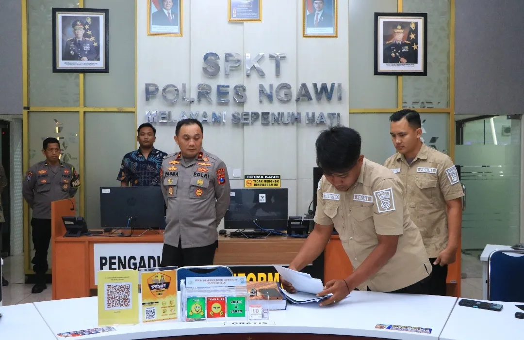 Wakapolda Jatim Kunjungi Polres Ngawi Tinjau Kesiapan Pelayanan Masyarakat di SPKT 1 Wakapolda Jatim Kunjungi Polres Ngawi Tinjau Kesiapan Pelayanan Masyarakat di SPKT
