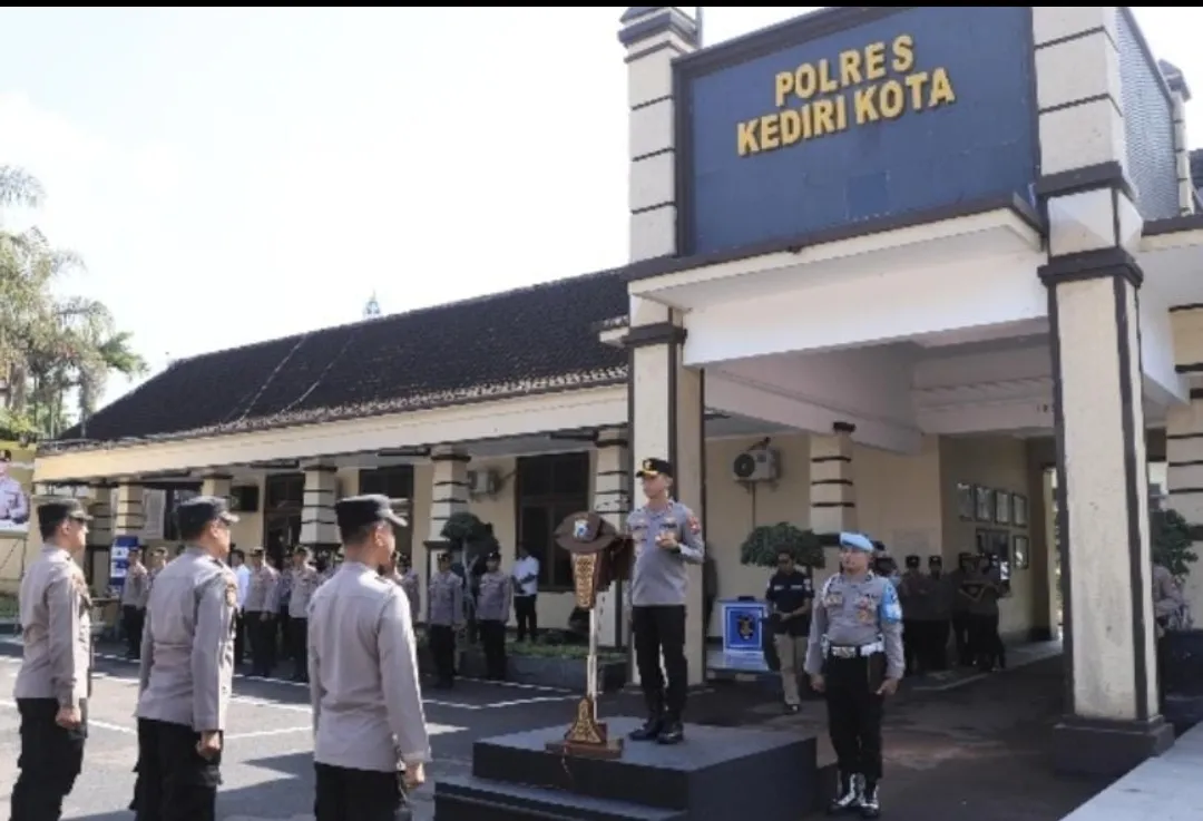 Kapolres Kediri Kota Kukuhkan Pamapta Layanan yang Cepat dan Profesional untuk Masyarakat 1 Kapolres Kediri Kota Kukuhkan Pamapta Layanan yang Cepat dan Profesional untuk Masyarakat