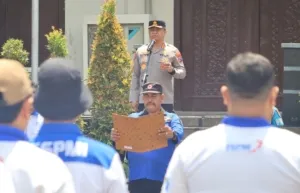 Kapolrestabes Surabaya Tegaskan Komitmen Polri Dukung Hak Pekerja 8 Kapolrestabes Surabaya Tegaskan Komitmen Polri Dukung Hak Pekerja