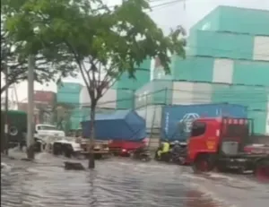 Pembangunan Gudang Tanpa Perencanaan Matang di Tambak Osowilangun Picu Banjir, DLH Surabaya Diminta Bertanggung Jawab 1 Pembangunan Gudang Tanpa Perencanaan Matang di Tambak Osowilangun Picu Banjir, DLH Surabaya Diminta Bertanggung Jawab