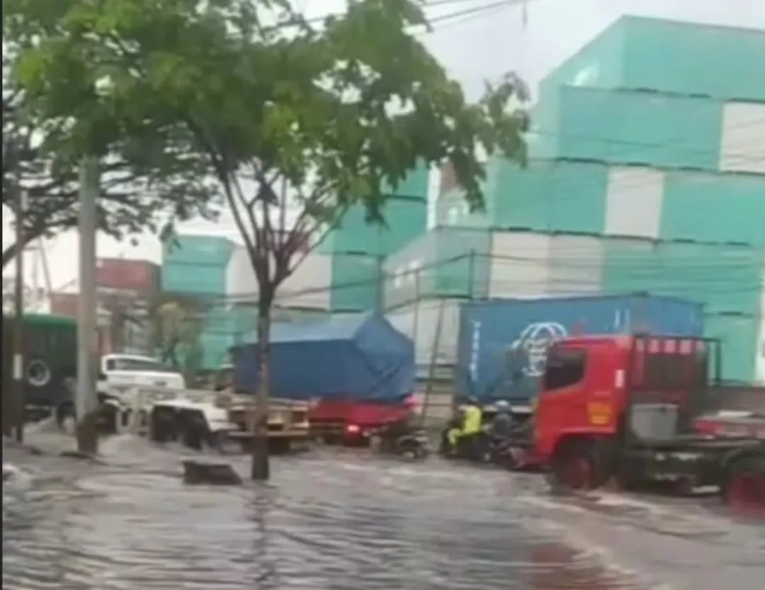 Pembangunan Gudang Tanpa Perencanaan Matang di Tambak Osowilangun Picu Banjir, DLH Surabaya Diminta Bertanggung Jawab 1 Pembangunan Gudang Tanpa Perencanaan Matang di Tambak Osowilangun Picu Banjir, DLH Surabaya Diminta Bertanggung Jawab
