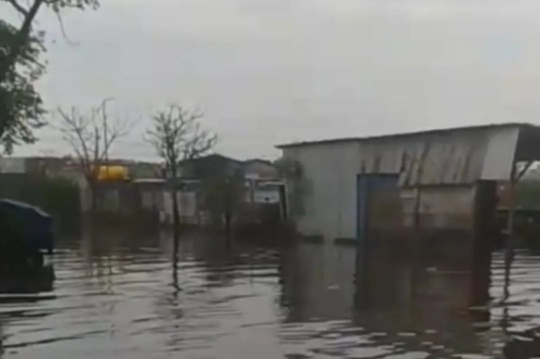 Pembangunan Gudang Tanpa Perencanaan Matang di Tambak Osowilangun Picu Banjir, DLH Surabaya Diminta Bertanggung Jawab 2 Screenshot 2025 10 25 12 26 39 441 com.whatsapp edit