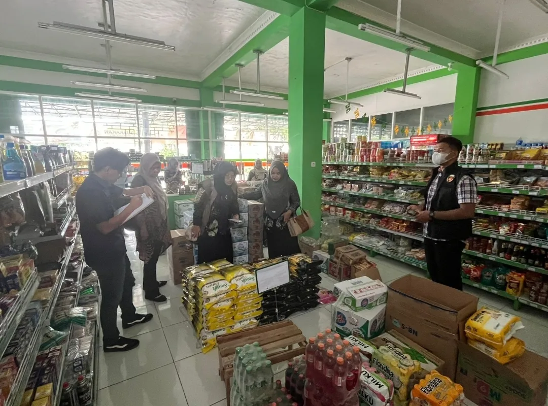Polres Bojonegoro Bersama Pemkab Lakukan Sidak Gabungan, Pastikan HET Beras Tetap Terkendali 1 Polres Bojonegoro Bersama Pemkab Lakukan Sidak Gabungan, Pastikan HET Beras Tetap Terkendali
