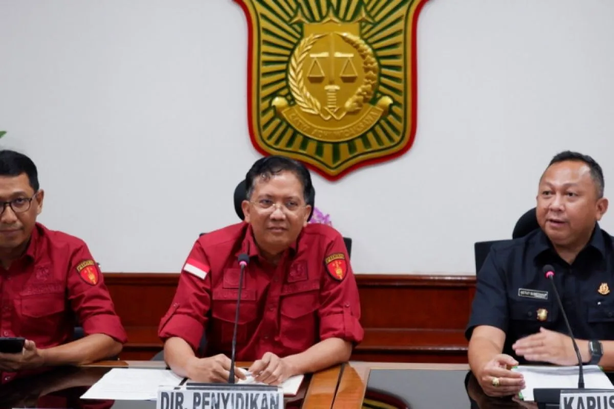 Sekretaris Dinas Kominfo Nganjuk Ditahan dengan 3 Pasal, Mulai Pemerasan hingga UU Tipikor 1 Sekretaris Dinas Kominfo Nganjuk Ditahan dengan 3 Pasal, Mulai Pemerasan hingga UU Tipikor