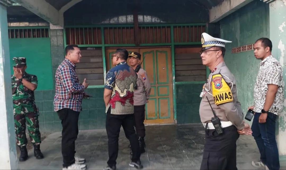 Tiga Rumah Eks Lokalisasi Moroseneng diperiksa, Camat Benowo: Semua Kosong 1 Tiga Rumah Eks Lokalisasi Moroseneng diperiksa, Camat Benowo: Semua Kosong