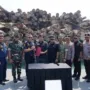 Kolaborasi TNI dan Aparat Hukum Berbuah: Ribuan Kayu Ilegal Diamankan di Gresik