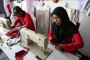 UKM Benang Emas Ubah Nasib, Putus Rantai Utang Penjahit Surabaya 1 UKM Benang Emas Ubah Nasib, Putus Rantai Utang Penjahit Surabaya