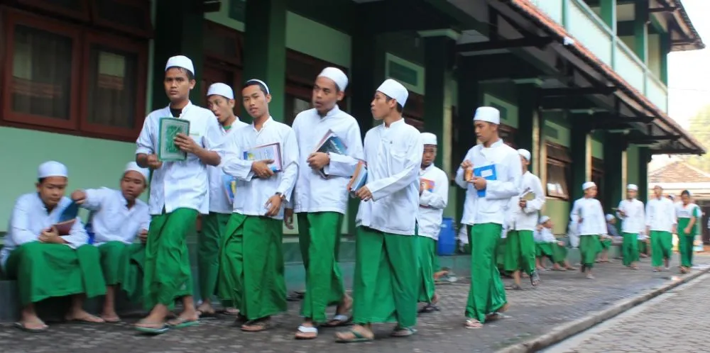 Pemkot Surabaya dan ITS Lakukan Pemeriksaan Struktur Bangunan 1.100 Ponpes 1 Pemkot Surabaya dan ITS Lakukan Pemeriksaan Struktur Bangunan 1.100 Ponpes