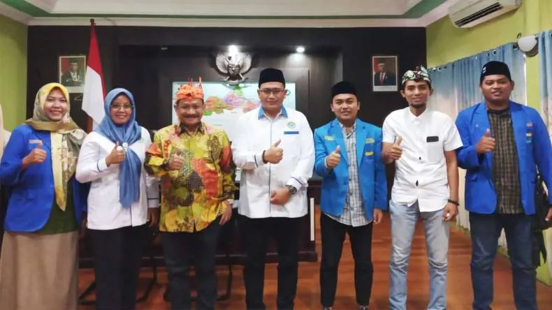 Kemitraan Daerah di Tengah Penganugerahan Penghargaan, Bupati Ipuk Bertemu Bupati Rio di Pasir Putih Situbondo 1 Kemitraan Daerah di Tengah Penganugerahan Penghargaan, Bupati Ipuk Bertemu Bupati Rio di Pasir Putih Situbondo