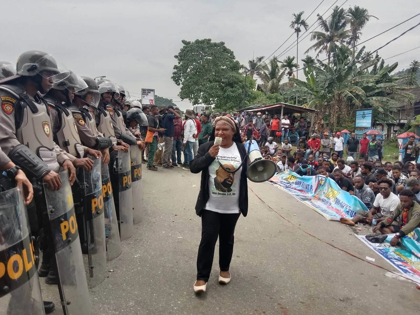Anggota DPD RI Mamberob Rumakiek Ajak Warga Papua Barat Dukung Pemerintah 1 Anggota DPD RI Mamberob Rumakiek Ajak Warga Papua Barat Dukung Pemerintah