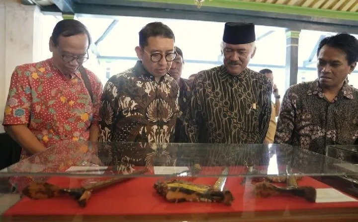 Melestarikan Budaya Nusantara, Keris Presiden Prabowo dan Fadli Zon Tampil di Pameran Trenggalek