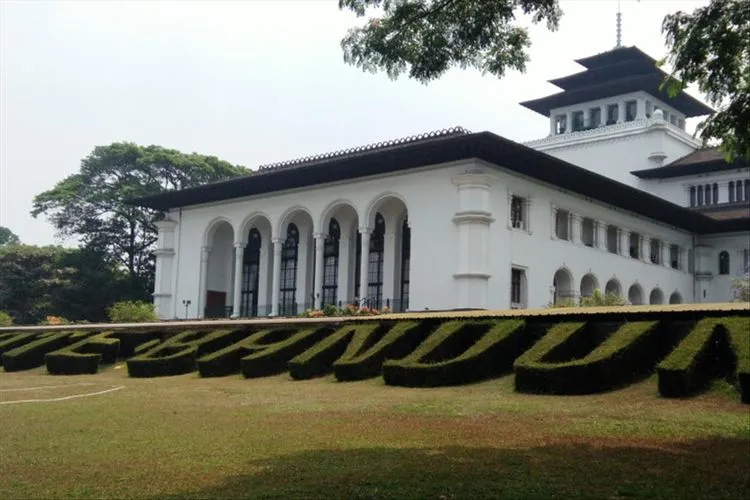 Penataan Gedung Sate Habiskan Rp19,7 Miliar dari APBD Jabar, Anggota DPRD: Anggaran Mirip Siluman 1 Penataan Gedung Sate Habiskan Rp19,7 Miliar dari APBD Jabar, Anggota DPRD: Anggaran Mirip Siluman
