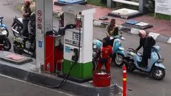 Dedi Mulyadi Keluarkan SE, Pembelian BBM Harus Melalui Penyalur Berizin 1 Dedi Mulyadi Keluarkan SE, Pembelian BBM Harus Melalui Penyalur Berizin