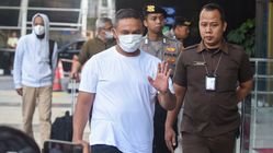 Dua Lawan Politik Gubernur Riau Terjebak OTT KPK di Pilkada 2024