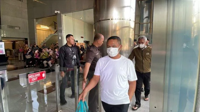 KPK Amankan Rp 1,6 Miliar Saat OTT, Diduga Milik Gubernur Riau Abdul Wahid 1 KPK Amankan Rp 1,6 Miliar Saat OTT, Diduga Milik Gubernur Riau Abdul Wahid