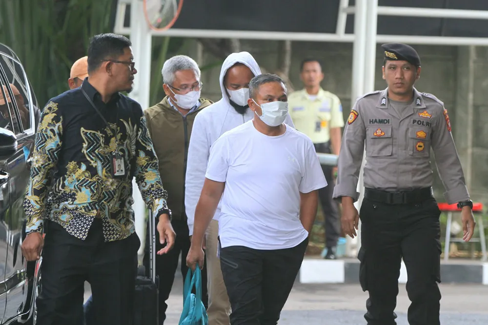 OTT di Dinas PUPR Riau: KPK Temukan “Jatah Preman” Anggaran, Gubri Diperiksa