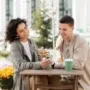 8 Hal yang Dilakukan Perempuan Secara Rahasia Menunjukkan Ketertarikanmu, Menurut Psikologi