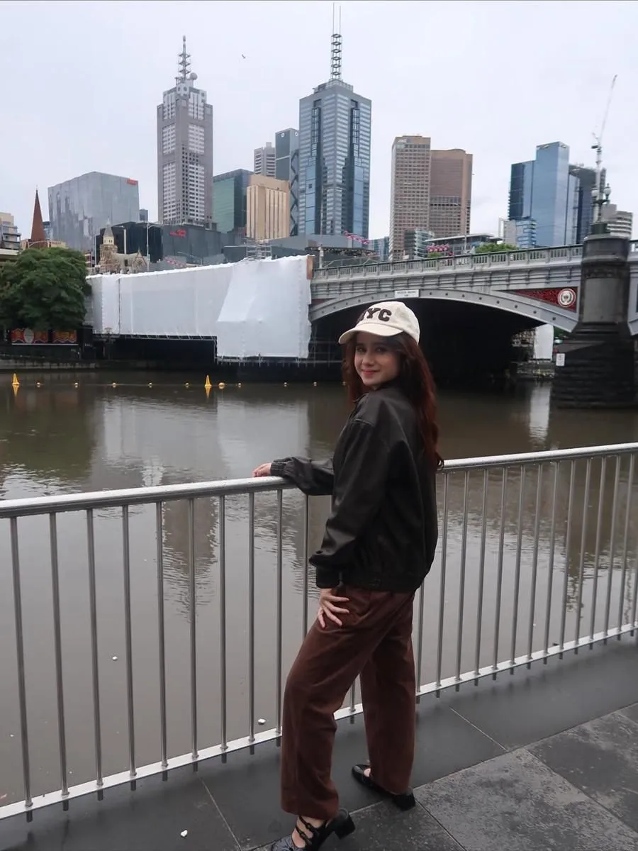 10 Foto Tissa Biani di Galeri dan Perpustakaan Melbourne 1 10 Foto Tissa Biani di Galeri dan Perpustakaan Melbourne