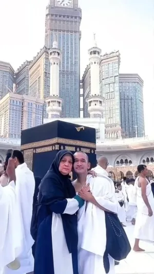 9 Potret Seleb yang Umrah di November 2025, Termasuk Shireen Sungkar!