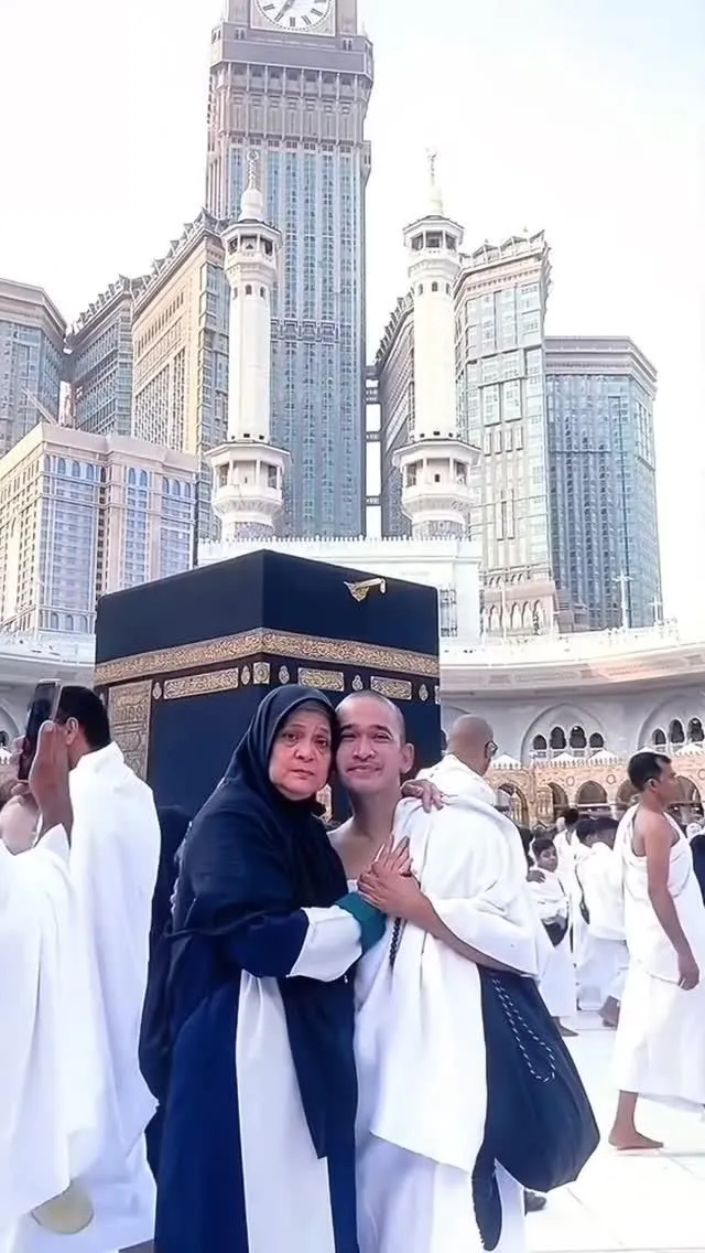 9 Potret Seleb yang Umrah di November 2025, Termasuk Shireen Sungkar!