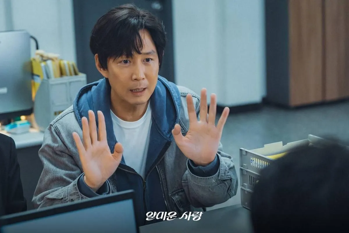 7 Teori Benang Merah Hyeon Jun dan Jeong Sin di “Nice to Not Meet You”