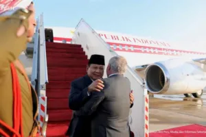 Tiba di Indonesia, Prabowo Langsung Berpelukan dengan Raja Abdullah II