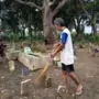 Kisah Penjaga Makam di Jombang yang Rela Bekerja Tanpa Gaji Tetap