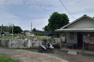 Kisah Penjaga Makam di Situbondo yang Bergantung pada Sumbangan