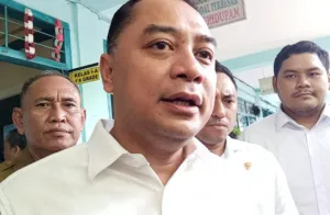 Mikroplastik di Air Hujan, Wali Kota Surabaya: Tegur yang Membakar Sampah!