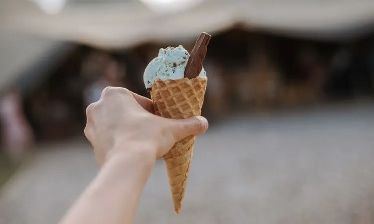 Cuaca Panas? 10 Toko Es Krim Surabaya yang Menggugah Selera! 1 Cuaca Panas? 10 Toko Es Krim Surabaya yang Menggugah Selera!