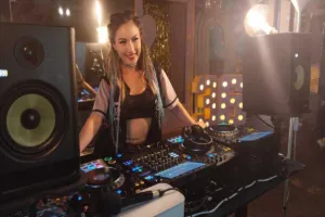 Banting Setir Jadi DJ, Puput Carolina Bangun Sekolah Musik