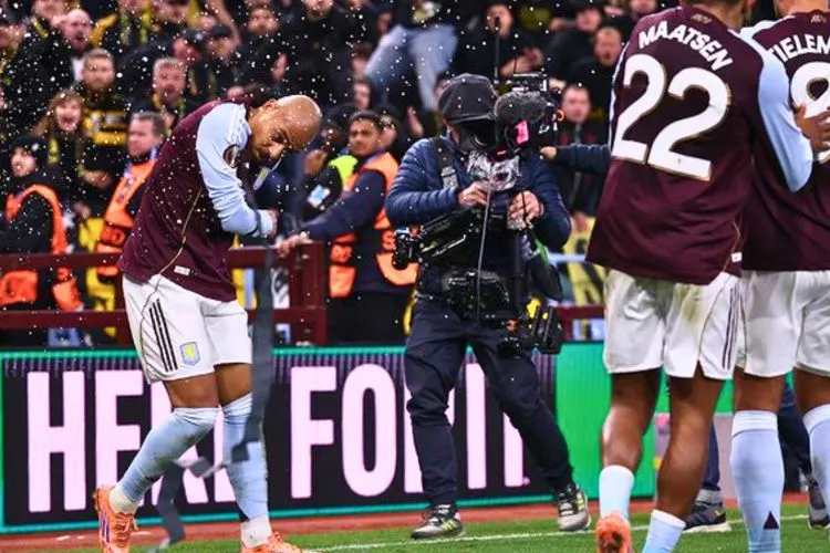Kapten Malen Cedera Usai Dilempar Suporter, Aston Villa Menang 2-1