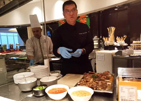 Spesial, Chef Vindex Tampilkan Masakan Dunia untuk Warga Surabaya 1 Spesial, Chef Vindex Tampilkan Masakan Dunia untuk Warga Surabaya