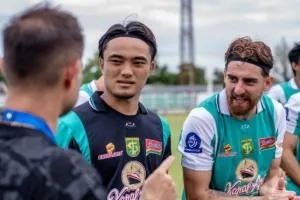 Ernando Ari Pukau Lini Serang Bhayangkara, Paul Munster Puji Kiper Persebaya