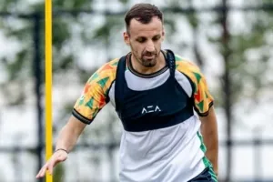 Empat Kesalahan Dime Dimov Terungkap, Bonek Minta Bek Persebaya Hengkang!