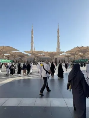 10 Potret Sohwa Halilintar saat Menghabiskan Waktu di Madinah, Nyaman!