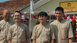 Film “Agak Lain: Menyala Pantiku” Tampil Beda dengan Gaya Komedi yang Menghibur